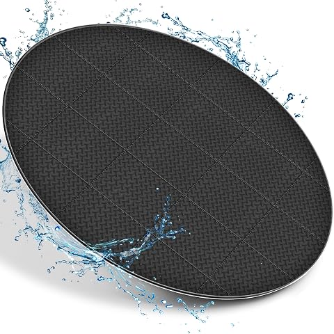 Tapis rond noir en dalles EVA installé sous un spa extérieur sur une terrasse
