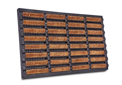 Paillasson rectangulaire à brosses en coco naturel et dos en caoutchouc sur une terrasse